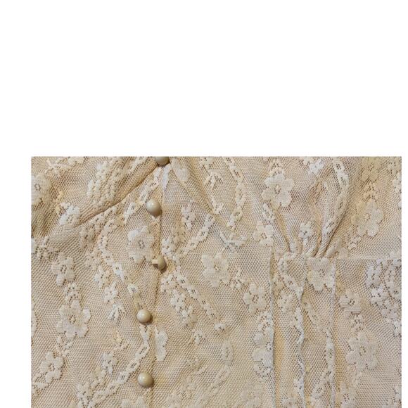 Women's Vol. 1 Petal Sleeve, Cream Lace Top Blouse, Size Large, EUC - Picture 3 of 3